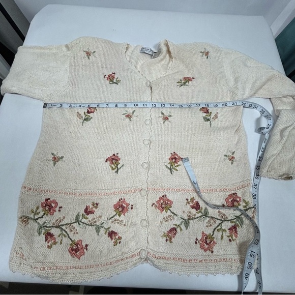 Carolyn Taylor Cream Embroidered Floral Cardigan - Picture 2 of 13